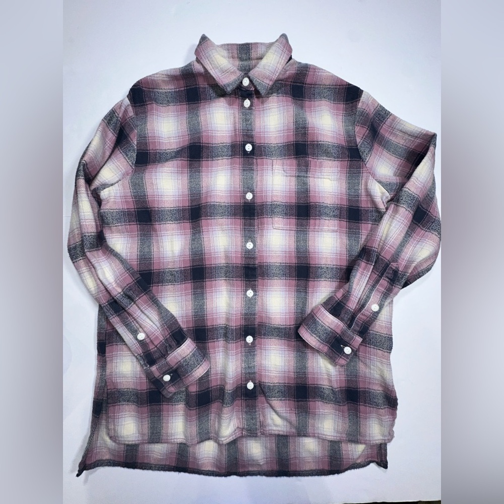 EUC MADEWELL Women'sโ Flannel Button-Down Shirt Pink Blue Size XS. *OVERSIZED*